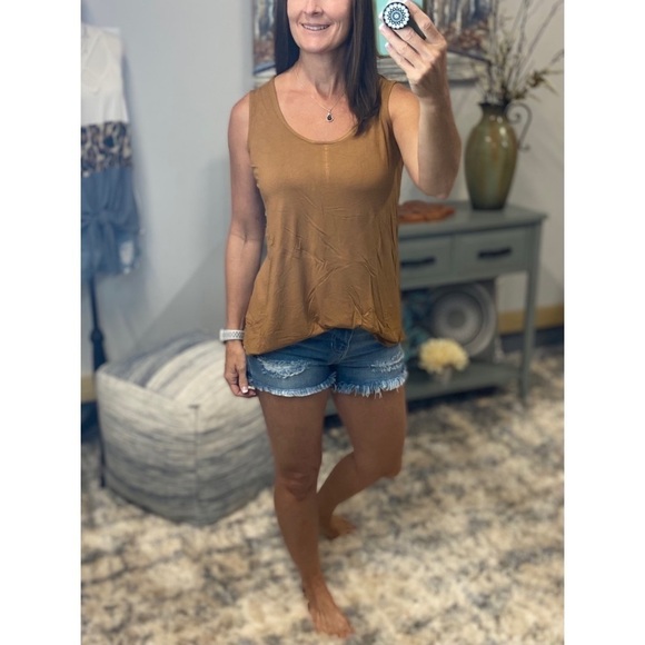 ❤️🔥Scoop Neck Floaty Sleeveless Round Hem Tank 1819 - Picture 4 of 7